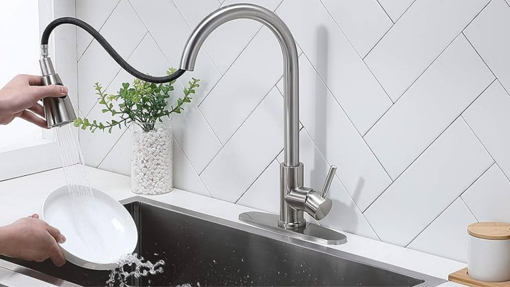 Top 7 Facts About Chrome Kitchen Faucets with Pull-Down Sprayers